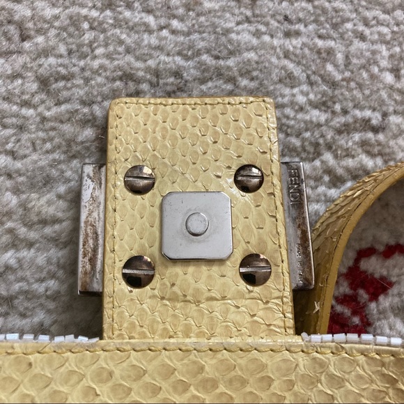 🚫SOLD🚫 AUTH FENDI BEADED COTTON LINEN SNAKE BAGUETTE BAG SEX & THE CITY!! - Picture 7 of 16